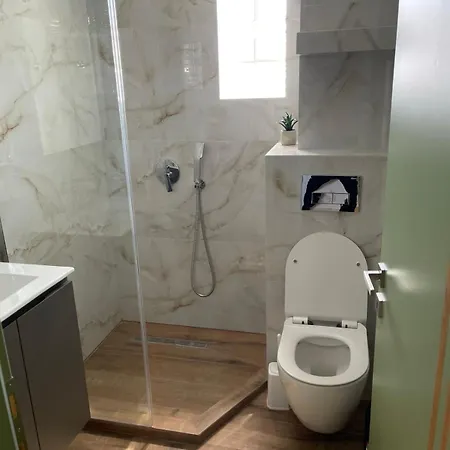 アパート Stavros