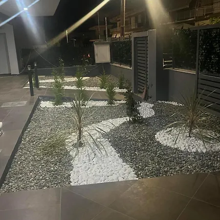 Stavros * ネア・ミカニオーナ